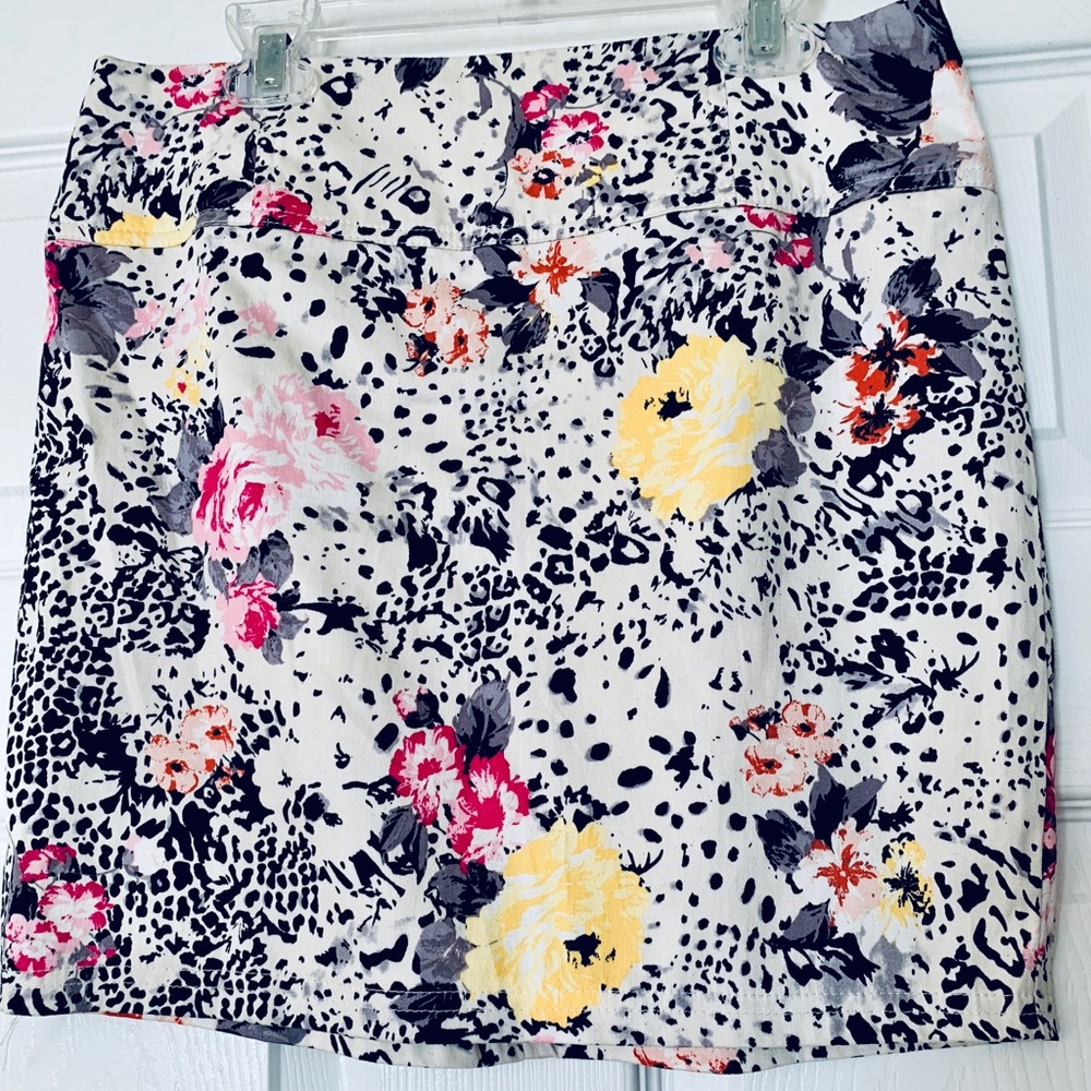 Floral mini skirt
